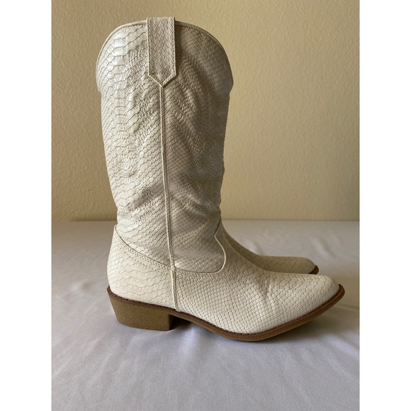 COCONUTS by Matisse Shoes - Coconuts by Matisse Gaucho white boots women size 6.5